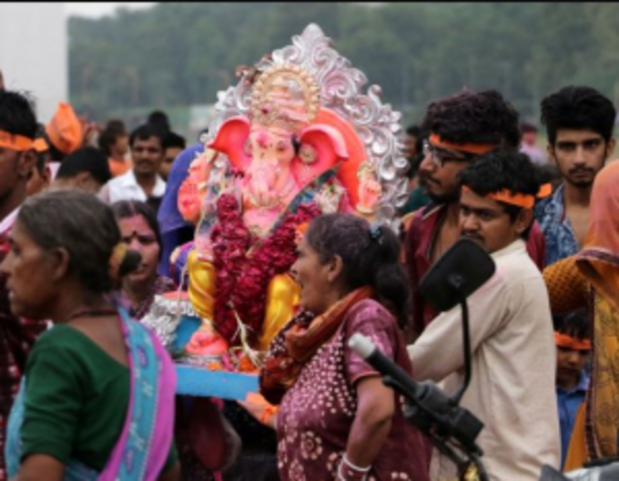 સાબરમતિ નદીમાં વિસર્જન