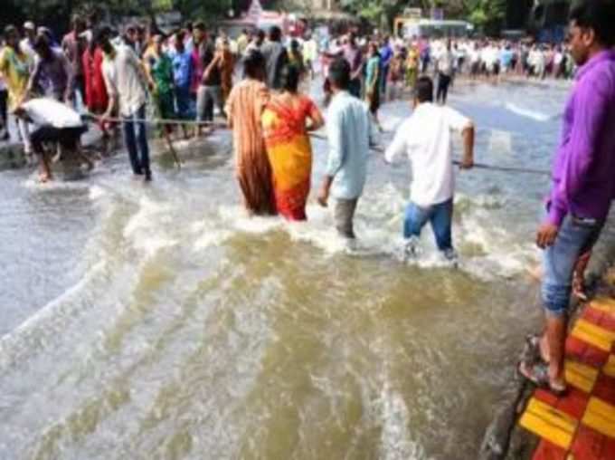 દુકાનદારને ડૂબવાથી બચાવ્યો