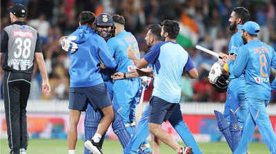 टीम इंडियाचा सुपर विजय; ऐसा लगता है अपुनिच भगवान है