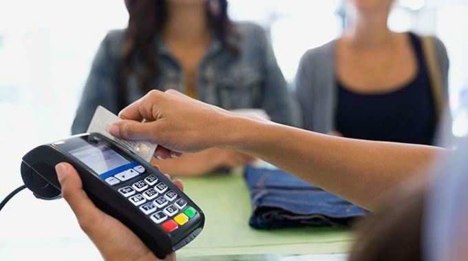 ATM કરતા તો વધુ જોખમ જ્યાં-ત્યાં ડેબિટ કાર્ડ સ્વાઇપ કરવામાં છે