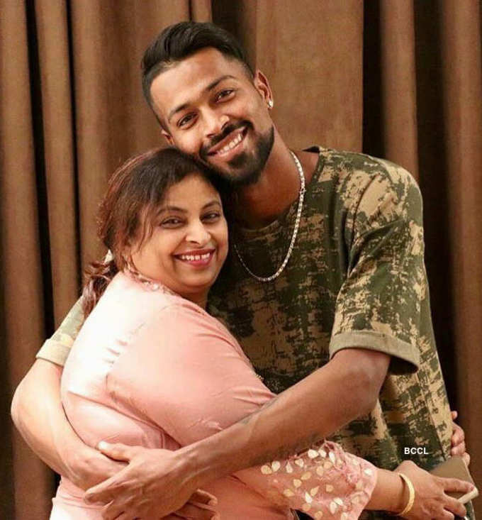 Cute pictures of Indian cricketers and their moms
