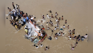 કર્ણાટકઃ નહેરમાં બસ ખાબકતા 25 લોકોનાં મોત, મૃતકના પરિવારને રૂ.5 લાખની સહાય