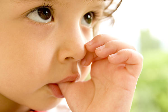 અંગૂઠો ચૂસવાના કારણે બાળકના દાંતને નુક્સાન થાય છે