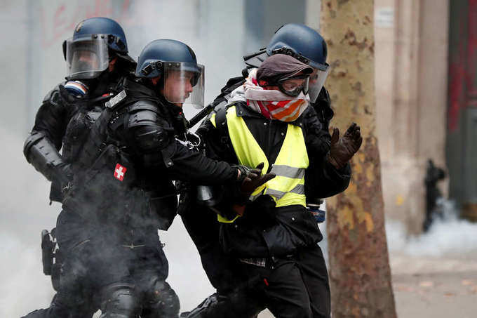 Over 1,700 arrested in latest ‘yellow vest’ protests in France