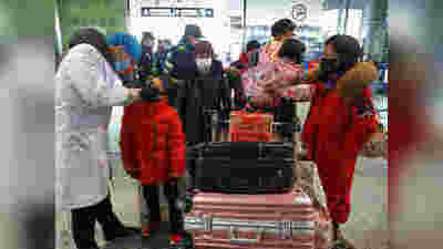 छुट्टियां मनाने गए वुहान के लोगों को लाने के लिए विमान भेजेगा चीन