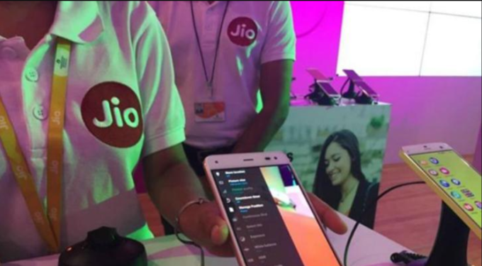 Jio સામે છે ટક્કર