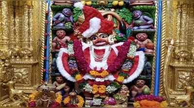 બોટાદઃ સાળંગપુર હનુમાનજીને સાંતા ક્લોઝ જેવાં વાઘા પહેરાવતાં વિવાદ