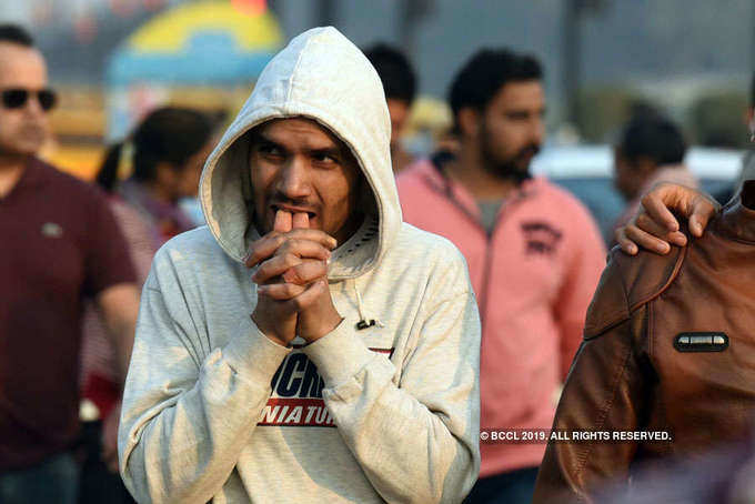 Cold wave intensifies in Delhi