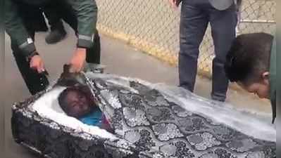 ગેરકાયદે ઘૂસણખોરીઃ ગાદલાની અંદરથી નીકળ્યાં બે યુવકો, જુઓ Video