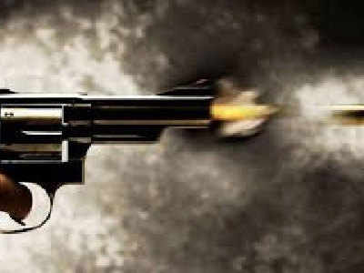 मेरठः दिल्ली के कुख्यात बदमाशों के बीच गोलीबारी, चाचा घायल, भतीजे की मौत