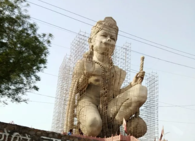 હનુમાનજીની 111 ફૂટની આ પ્રથમ મૂર્તિ છે