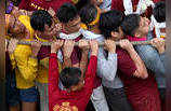 Filipinos display Catholic devotion in Black Nazarene procession