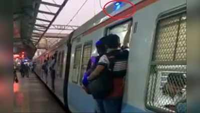 મુંબઈઃ ચાલતી ટ્રેનમાં ચડવું નહિ, આમ સૂચના આપશે બ્લુ લાઈટ