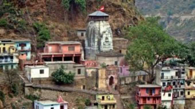 પર્વતોની વચ્ચે આવેલું રઘુનાથ મંદિર