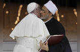 See how Pope Francis and Grand Imam embrace each other