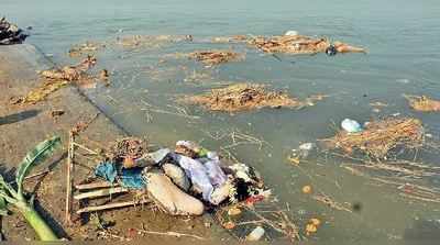 প্রতিমা নিরঞ্জনে নেই নজরদারি, ভাগীরথীতে বাড়ছে জল দূষণ