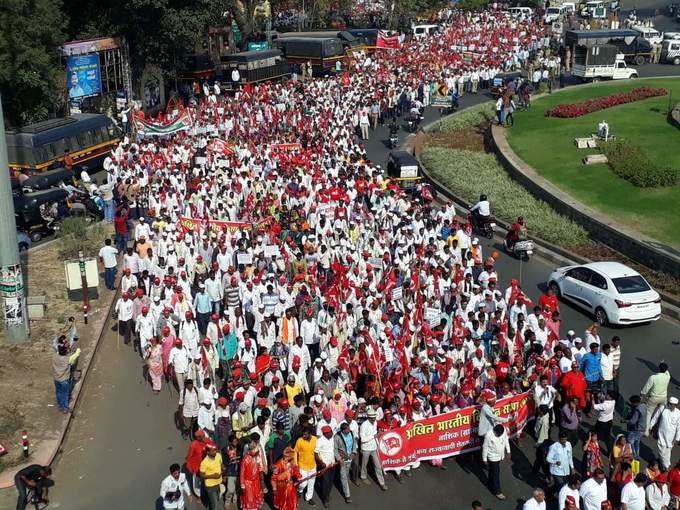 Photos of thousands of farmers begin Kisan Long March 2.0 from Nashik to Mumbai…