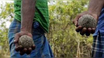 নৈহাটির কলেজশিক্ষকের বাড়িতে পড়ল বোমা, দায় নিয়ে চাপানউতর