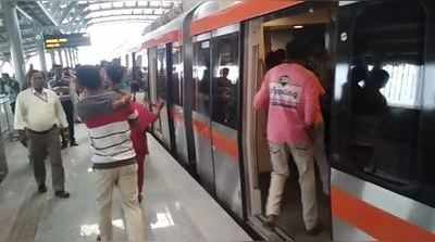 Ahmedabad Metro: મફત મુસાફરી કરવા લોકો ઉમટી પડ્યાં, સ્ટેશન પર જોરદાર ભીડ