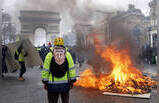 Yellow vest protests continue as demonstrators clash with police