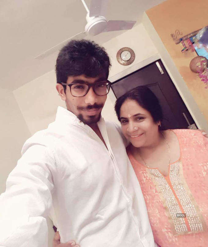 Cute pictures of Indian cricketers and their moms