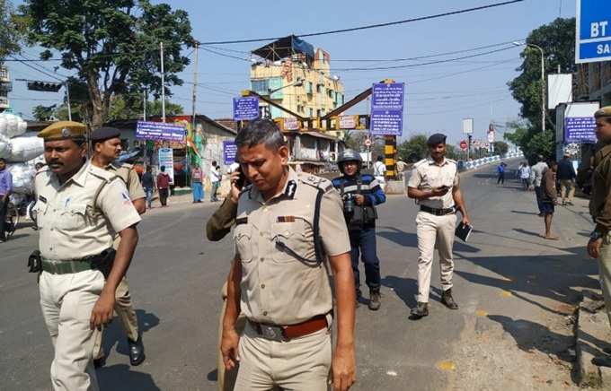 ঘটনাস্থলে পুলিশ