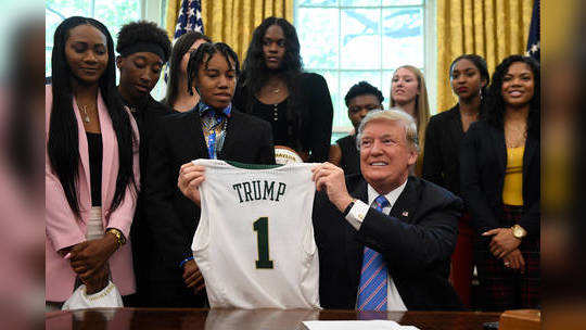 ​Donald Trump hosts Womens Basketball National Champions​ 