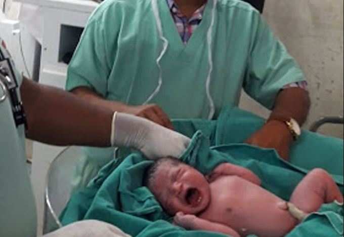 વાવાઝોડા વચ્ચે જન્મી હોસ્પિટલમાં જન્મી બાળકી