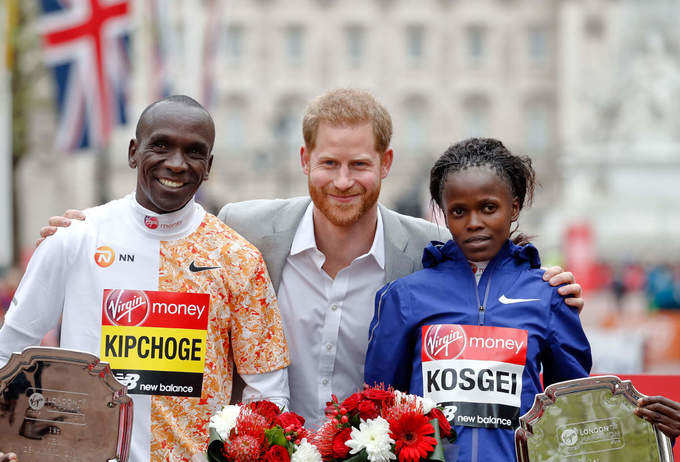 ​Kenya’s Eliud Kipchoge wins London Marathon for record fourth time​