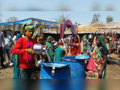 છોટાઉદેપુરઃ સંખેડાના કૃષ્ણાપુરામાં મહિલાઓએ લગ્નમાં આપી પાણીની ભેટ!