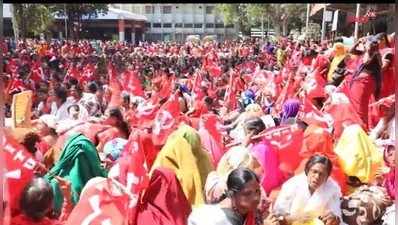 ನಮ್ಮ ಮಕ್ಕಳಿಗೆ ಊಟ ಹಾಕಲು ಸಂಬಳ ಸಾಲುತ್ತಿಲ್ಲ; ಬಿಸಿಯೂಟ ಕಾರ್ಯಕರ್ತೆಯರ ಅಳಲು