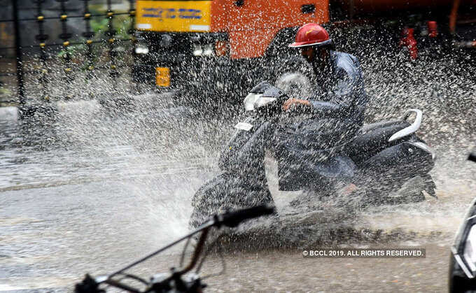 Thunderstorms and rains lash Bengaluru