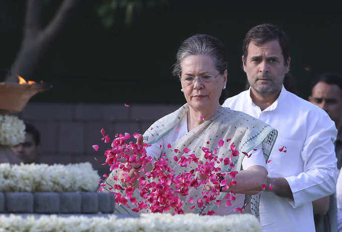 Sonia, Rahul & Priyanka pay tribute to Rajiv Gandhi on death anniversary