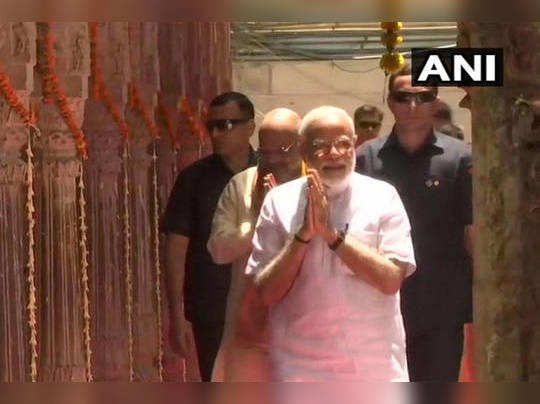 PM Modi offers prayer at Kashi Vishwanath temple in Varanasi 