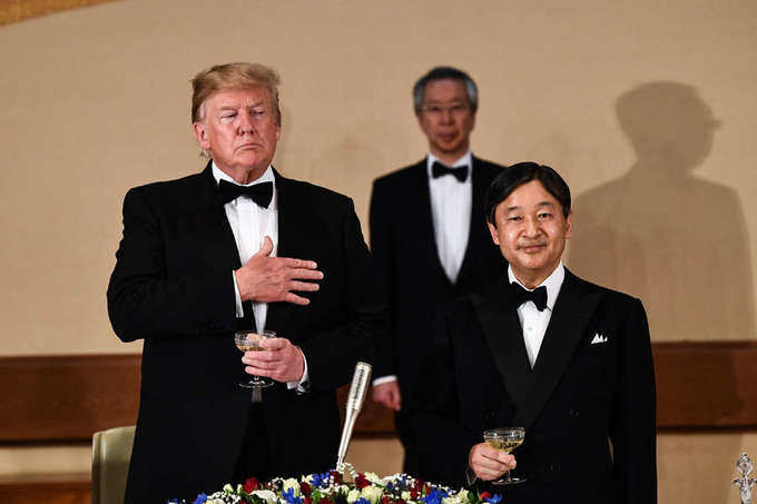 Japanese emperor hosts banquet for Donald Trump