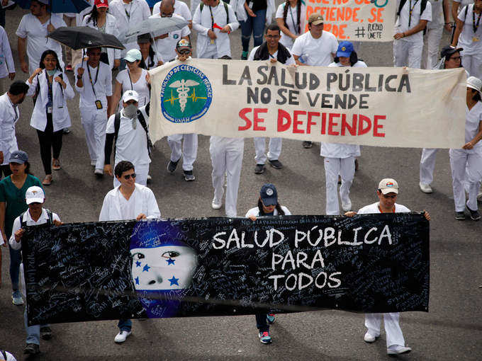 Honduras: Protesters clash with police at rally against reforms