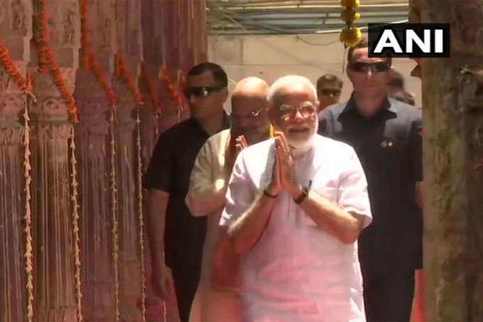 PM Modi offers prayer at Kashi Vishwanath temple in Varanasi