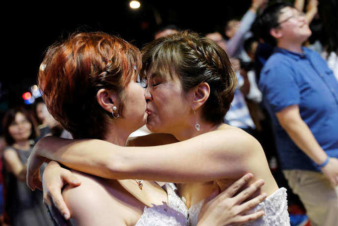 Mass same-sex wedding in Taiwan