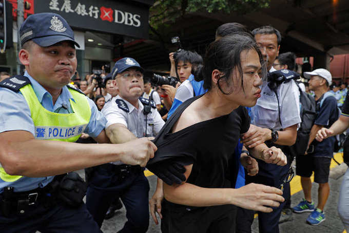 Massive protest in Hong Kong against extradition law