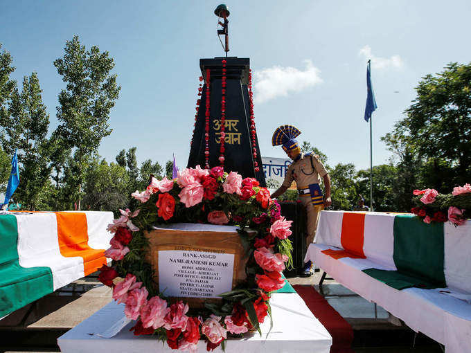 CRPF martyrs’ wreath laying ceremony held in Kashmir