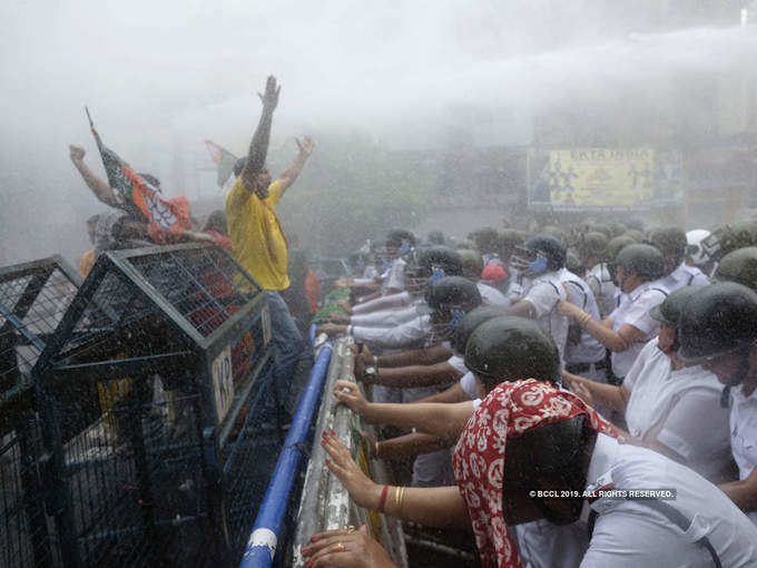 Clashes break out between BJP workers and Kolkata police