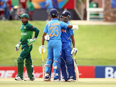 अंडर-19 वर्ल्ड कप के फाइनल में पहुंचा भारत, दिग्गजों ने सोशल मीडिया पर दी बधाई