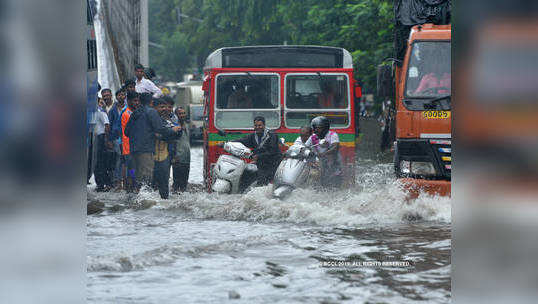 Heavy rain wreaks havoc in Mumbai...                                         
