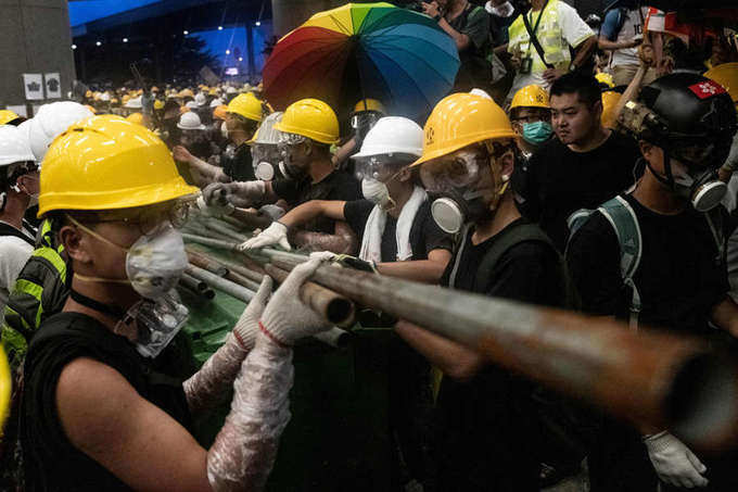 Hong Kong protesters storm government headquarters