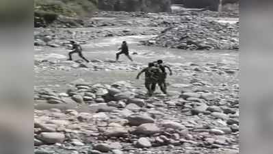 વિડીયો: કાશ્મીરમાં નદીમાં ડૂબી રહેલી છોકરીને CRPF જવાનોએ બહાદુરીપૂર્વક બચાવી