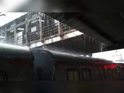 મુંબઈઃ થાણેમાં તોફાની વરસાદ, લોકલ ટ્રેનને અસર 