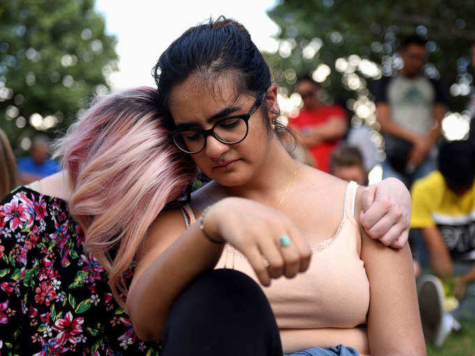 Candlelight vigil held for Texas shooting victims