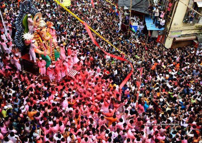 Ganesh Visarjan: Heart-warming pictures of devotees bidding farewell to Ganpati Bappa