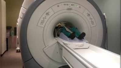 વૃદ્ધ દર્દીને MRI મશીનમાં મૂકીને ભૂલ્યા ટેકનીશિયન, શ્વાસ રૂંધાતા જાતે બેલ્ટ તોડી બહાર આવ્યા