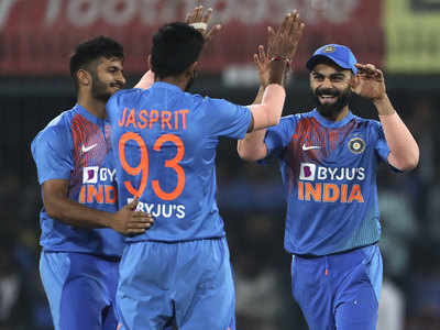 IND vs NZ: ऑकलैंड में होगी पेसरों की जंग, दूसरे वनडे में 4 तेज गेंदबाज उतार सकती है टीम इंडिया